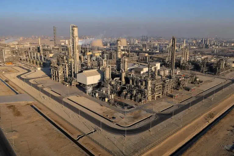 Irán ataca el mayor complejo petroquímico del mundo situado en Arabia Saudí