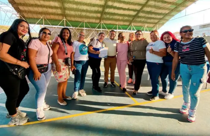 El Concejo Municipal de Miranda celebró una sesión especial para conmemorar el 20° aniversario de la primera Ley de los Consejos Comunales.