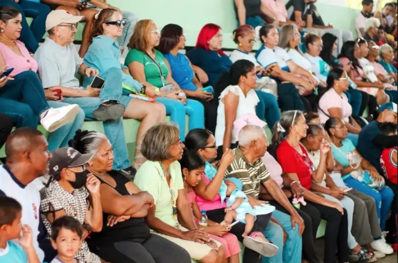 El Concejo Municipal de Miranda celebró una sesión especial para conmemorar el 20° aniversario de la primera Ley de los Consejos Comunales.