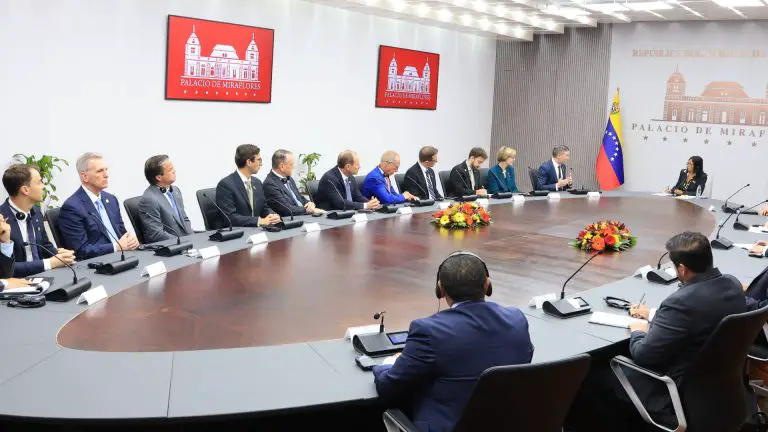 Delcy Rodríguez recibió al subsecretario Haustveit y a la delegación de energía de EE. UU.