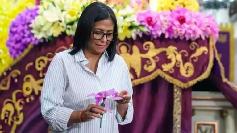 Delcy Rodríguez visitó la Basílica de Santa Teresa antes de la procesión del Nazareno
