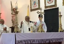 Con profunda devoción y Fe, la feligresía falconiana participó en la misa del domingo de resurrección, un momento para la reflexión.