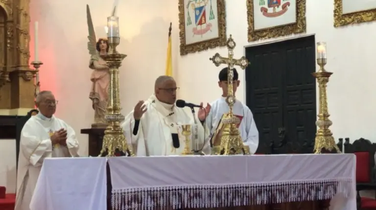Feligresía falconiana reafirma su fe en la misa del Domingo de Resurrección