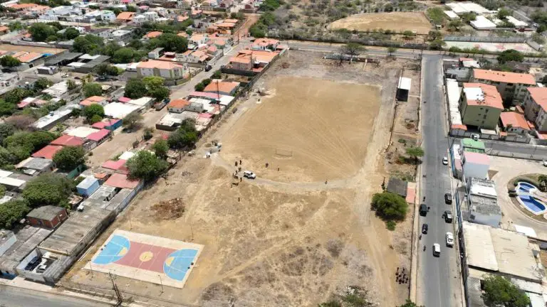 Gobierno inicia transformación del estadio de fútbol “Teto Colina” en Coro