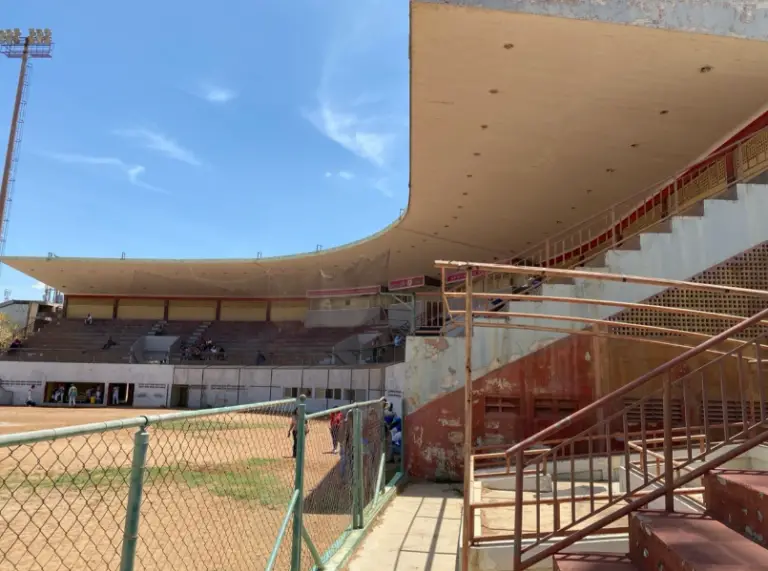 Gobernador supervisa avances de la transformación del estadio José David Ugarte
