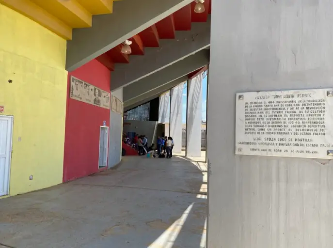 Este miércoles Santo, el gobernador Víctor Clark inspeccionó los avances en la transformación del estadio José David Ugarte de Coro.