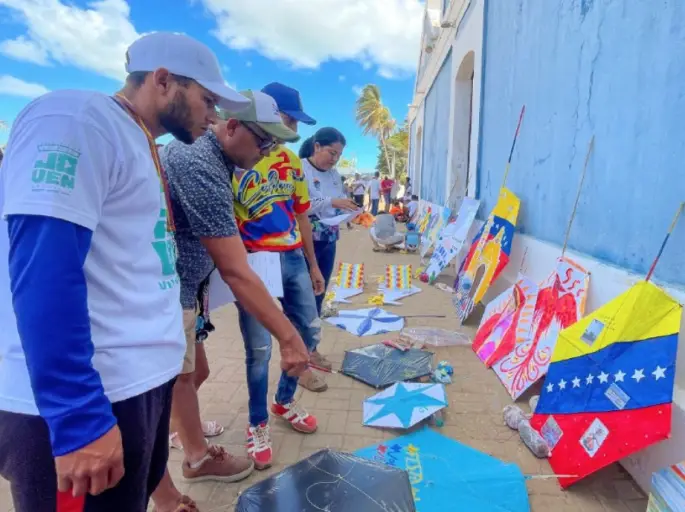 Desde la Bahía Antillana de La Vela se realizó el II festival de volantines, donde se dieron cita más se 40 participantes.