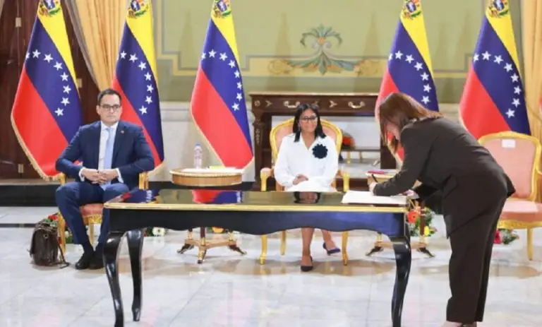 Venezuela y Chevron suscriben acuerdos para impulsar la producción petrolera