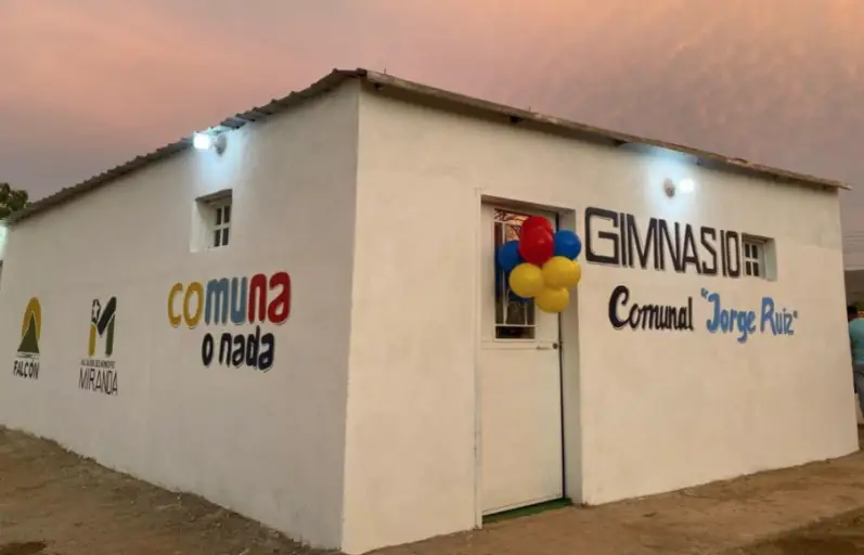 El alcalde Henry Hernández acompañó a la Comuna Vanguardia Revolucionaria en la inauguración del Gimnasio Comunal “Jorge Ruiz”.