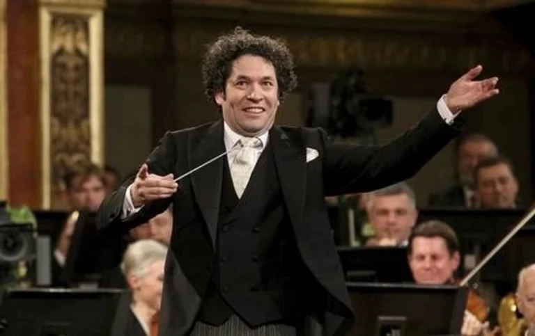 Gustavo Dudamel debutará en Nápoles liderando a la Filarmónica de Nueva York