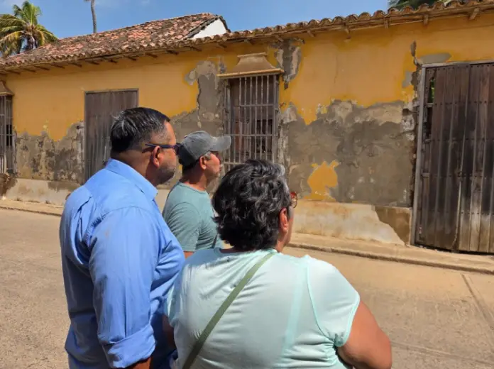 El alcalde Rubén Molina realizó un recorrido para supervisar los inmuebles que serán intervenidos dentro de la poligonal.