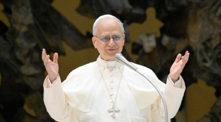 León XIV lavará los pies a 12 sacerdotes en su primera Semana Santa