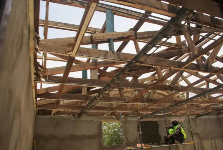 El gobernador Víctor Clark, junto al alcalde de Carirubana, Luis Manuel Piña, revisó los avances de la UE "Mene Grande" de Punto Fijo.