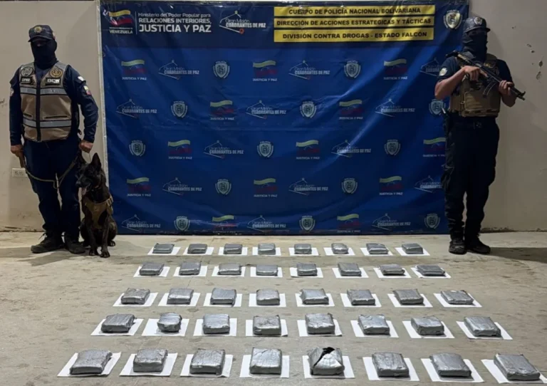 PNB Falcón logra hallazgo de 40 panelas de droga en playa Yaima
