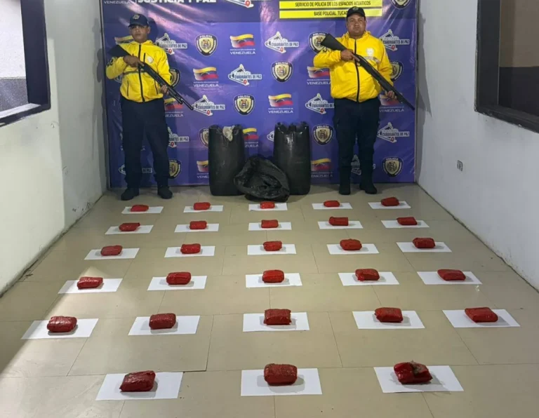 PNB incauta 28 panelas de marihuana y combustible en Boca de Aroa