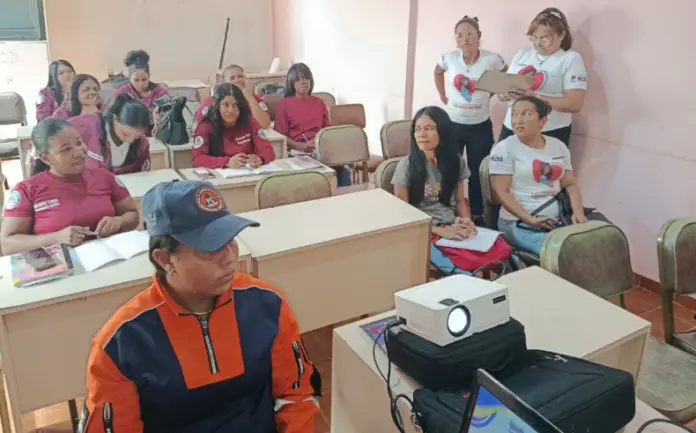 La alianza entre Protección Civil Falcón y el Ministerio de la Mujer facilitó un taller de primeros auxilios a promotoras de Parto Humanizado
