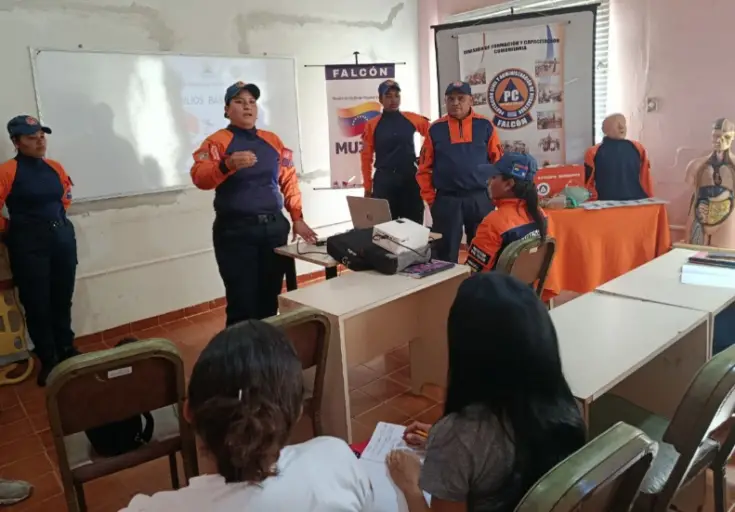 La alianza entre Protección Civil Falcón y el Ministerio de la Mujer facilitó un taller de primeros auxilios a promotoras de Parto Humanizado