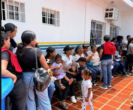 Bajo la premisa “más territorios. menos escritorios”, el gobierno de la Alcaldía de Petit lleva adelante una jornada médica itinerante.