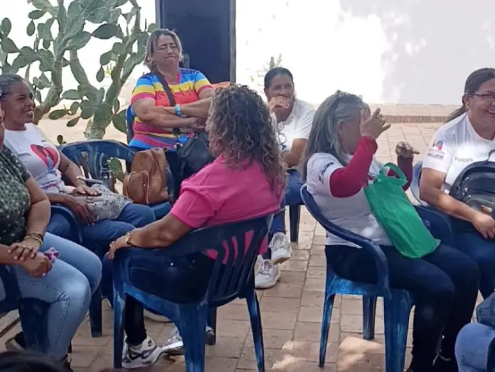 La directora estadal, Janny Romero, lideró una nueva fase del plan formativo dirigido a las promotoras del Plan Parto Humanizado.