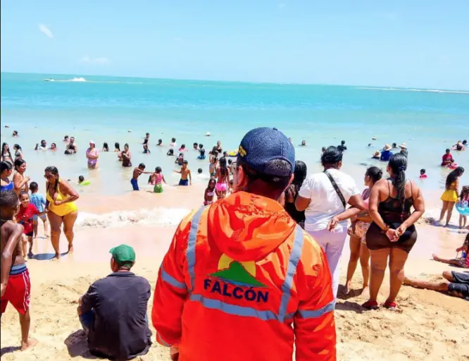 Las playas de Paraguaná, se posicionaron este viernes santo como el destino ideal de los temporadistas en esta Semana Santa 2026.