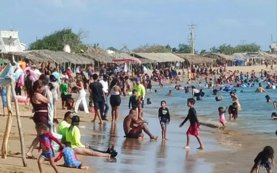 Las playas de Paraguaná, se posicionaron este viernes santo como el destino ideal de los temporadistas en esta Semana Santa 2026.