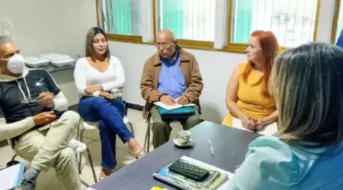 Los miembros del jurado calificador en la mención Investigación del Premio Regional de Periodismo Falcón 2026 se reunieron.