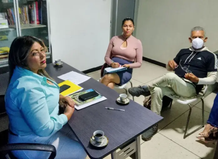 Los miembros del jurado calificador en la mención Investigación del Premio Regional de Periodismo Falcón 2026 se reunieron.