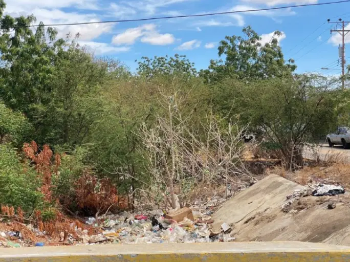 Los vecinos de la quebrada claman por saneamiento ambiental por las enfermedades que produce la acumulación de basura.