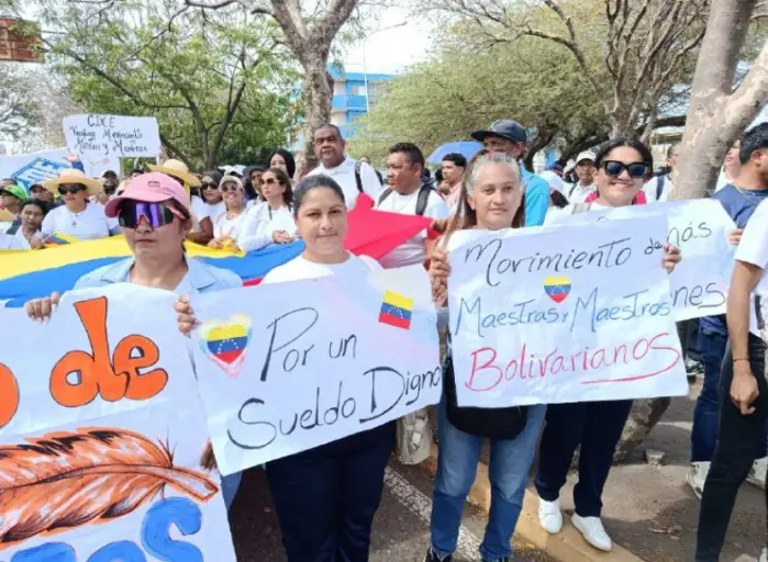 En una demostración de unidad y compromiso gremial, el sector educativo del estado Falcón protagonizó este viernes una movilización.