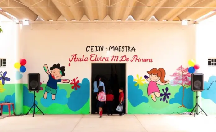 En acto formal, los voceros de la comuna Villa Marina El Pico entregaron la rehabilitación y mejora del Centro de Educación Inicial Nacional.