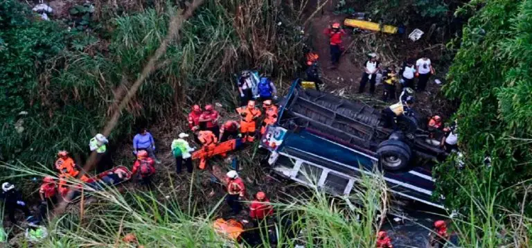 Sube a 10 el número de fallecidos tras vuelco de autobús