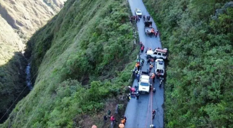 Balance final de vuelco de autobús: 12 muertos y 3 heridos