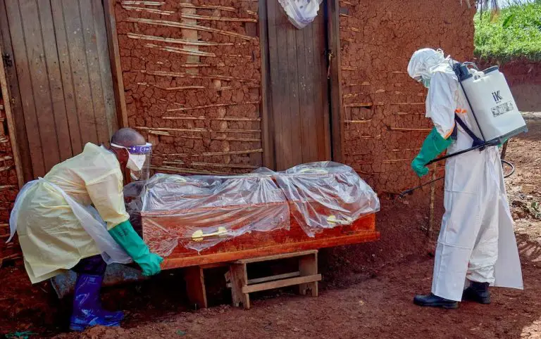 Espiral de violencia aumenta impacto del ébola en el Congo