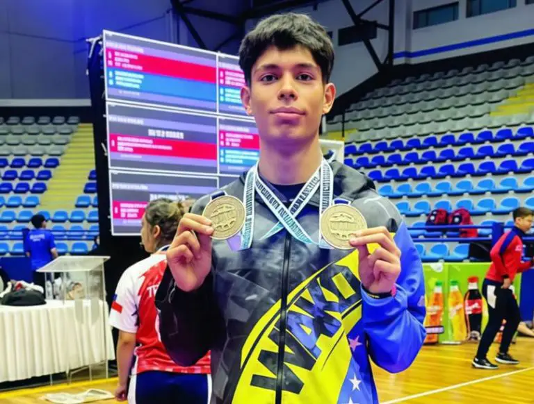 Venezolano Guillermo Cobo, campeón mundial de kickboxing