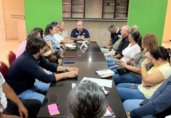 La Mesa Técnica de Planificación Integral se reúne con la Cámara Turística y los prestadores de servicios de alojamiento de la ciudad de Coro.