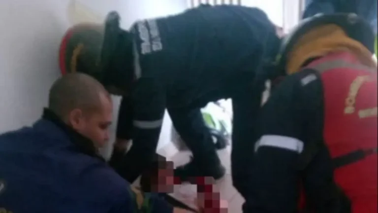 Asesinados madre e hijo dentro de su apartamento
