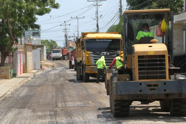 La Alcaldía del municipio Colina a través de la recaudación tributaria, logró el asfaltado de 800 metros de la calle Miranda de La Vela.