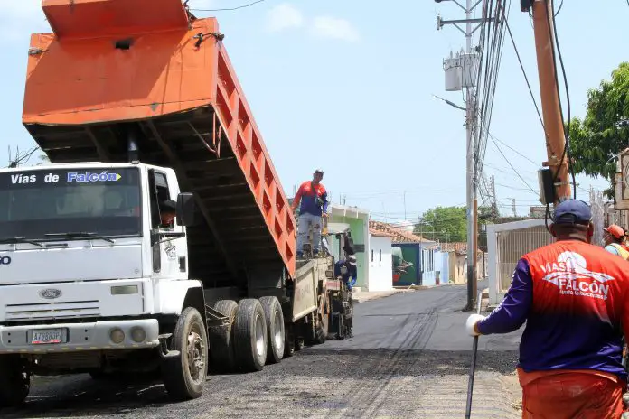 La Alcaldía del municipio Colina a través de la recaudación tributaria, logró el asfaltado de 800 metros de la calle Miranda de La Vela.