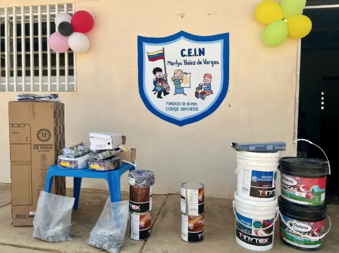 Las comunas Carubarigua y Brisas de Miranda del municipio Colina, refuerzan el sector educativo con la dotación de herramientas.