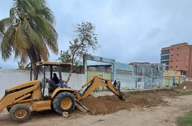El alcalde Argenis Cumare anunció el inicio formal de los trabajos de recuperación en la emblemática Calle Marina de Chichiriviche.