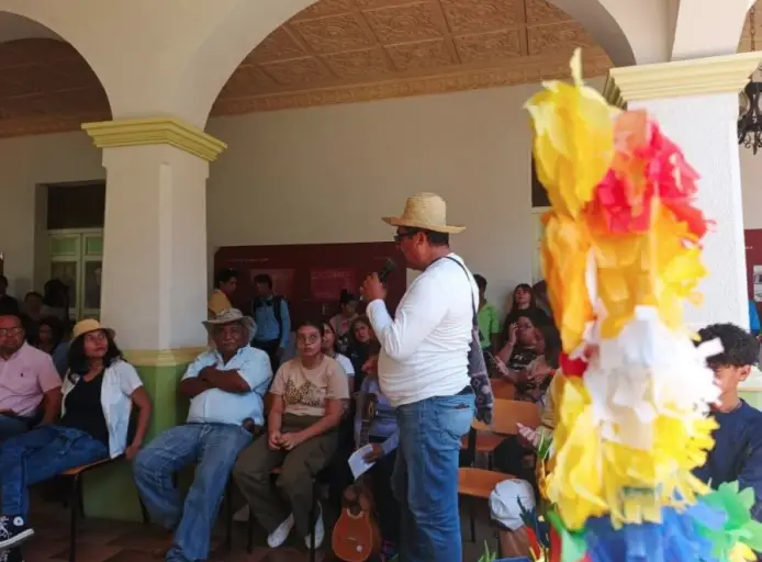 La sede del edificio Santa Rosa (Casa de las 100 ventanas) se transformó en un santuario de identidad falconiana con la cruz de Mayo.