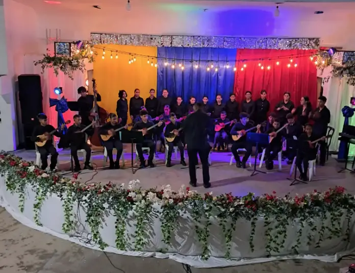 El anfiteatro Juan Eloy Ampiez se vistió de gala para recibir el primer Festival de Danza Nacionalista Monseñor Iturriza 2026.