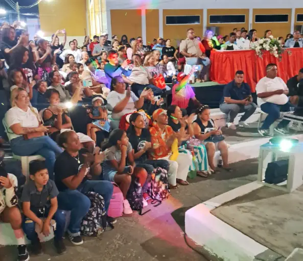 El anfiteatro Juan Eloy Ampiez se vistió de gala para recibir el primer Festival de Danza Nacionalista Monseñor Iturriza 2026.