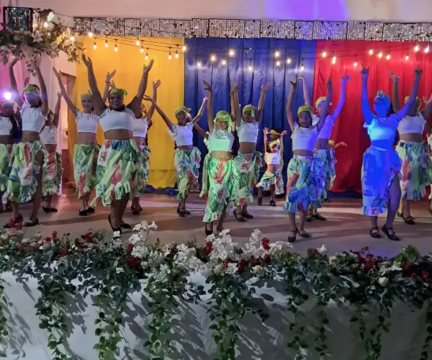 El anfiteatro Juan Eloy Ampiez se vistió de gala para recibir el primer Festival de Danza Nacionalista Monseñor Iturriza 2026.