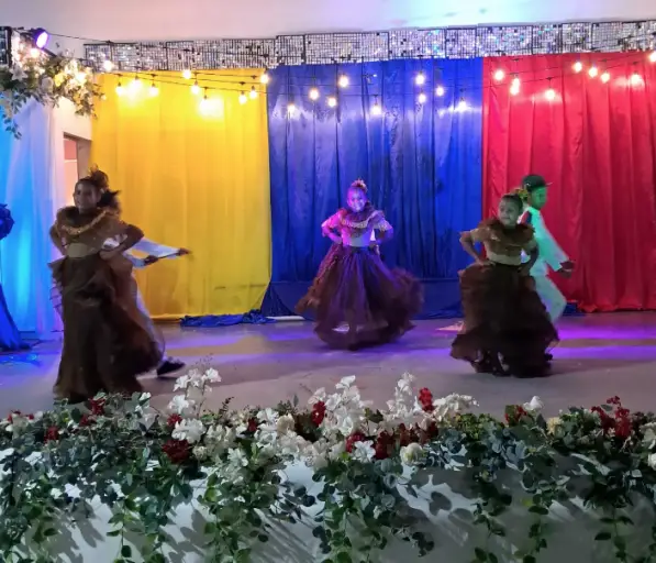 El anfiteatro Juan Eloy Ampiez se vistió de gala para recibir el primer Festival de Danza Nacionalista Monseñor Iturriza 2026.