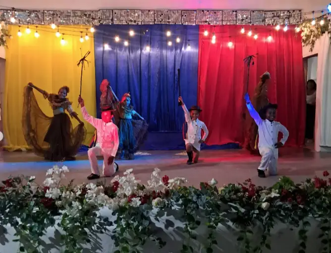 El anfiteatro Juan Eloy Ampiez se vistió de gala para recibir el primer Festival de Danza Nacionalista Monseñor Iturriza 2026.