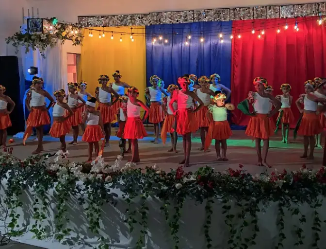 El anfiteatro Juan Eloy Ampiez se vistió de gala para recibir el primer Festival de Danza Nacionalista Monseñor Iturriza 2026.