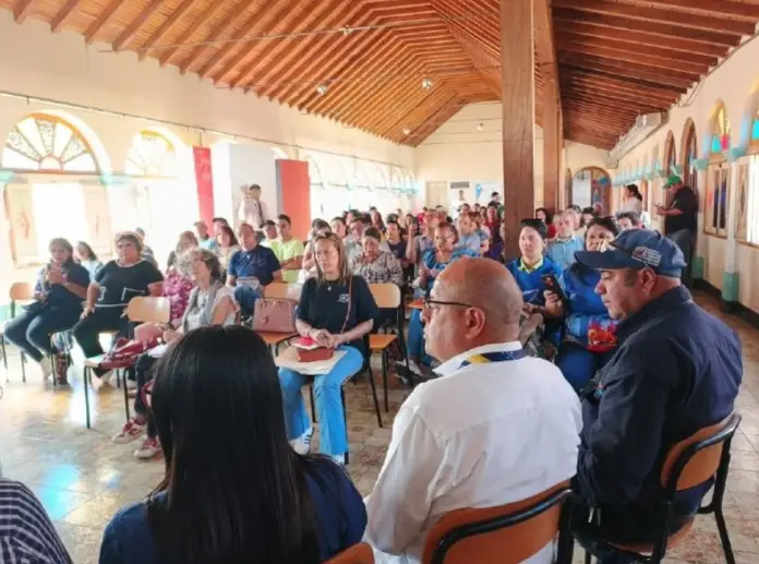 Con una nutrida participación, este viernes se llevó a cabo el Taller de Derechos de Autor en la emblemática Casa de las 100 Ventanas