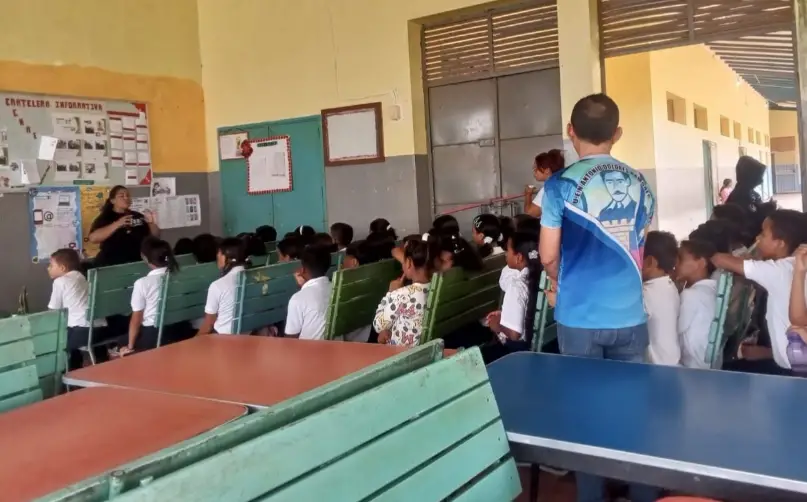 Con el firme propósito de fortalecer la protección de los menores en el entorno digital, estudiantes de sexto grado participaron en taller