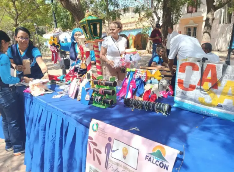 Escuelas para el emprendimiento de Falcón exponen sus creaciones